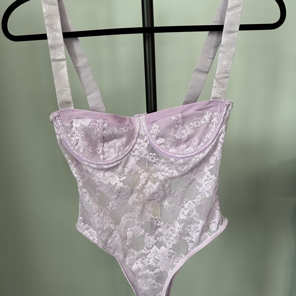 Musera Women’s XS Lavender Lace Long Sleeve Bodysuit